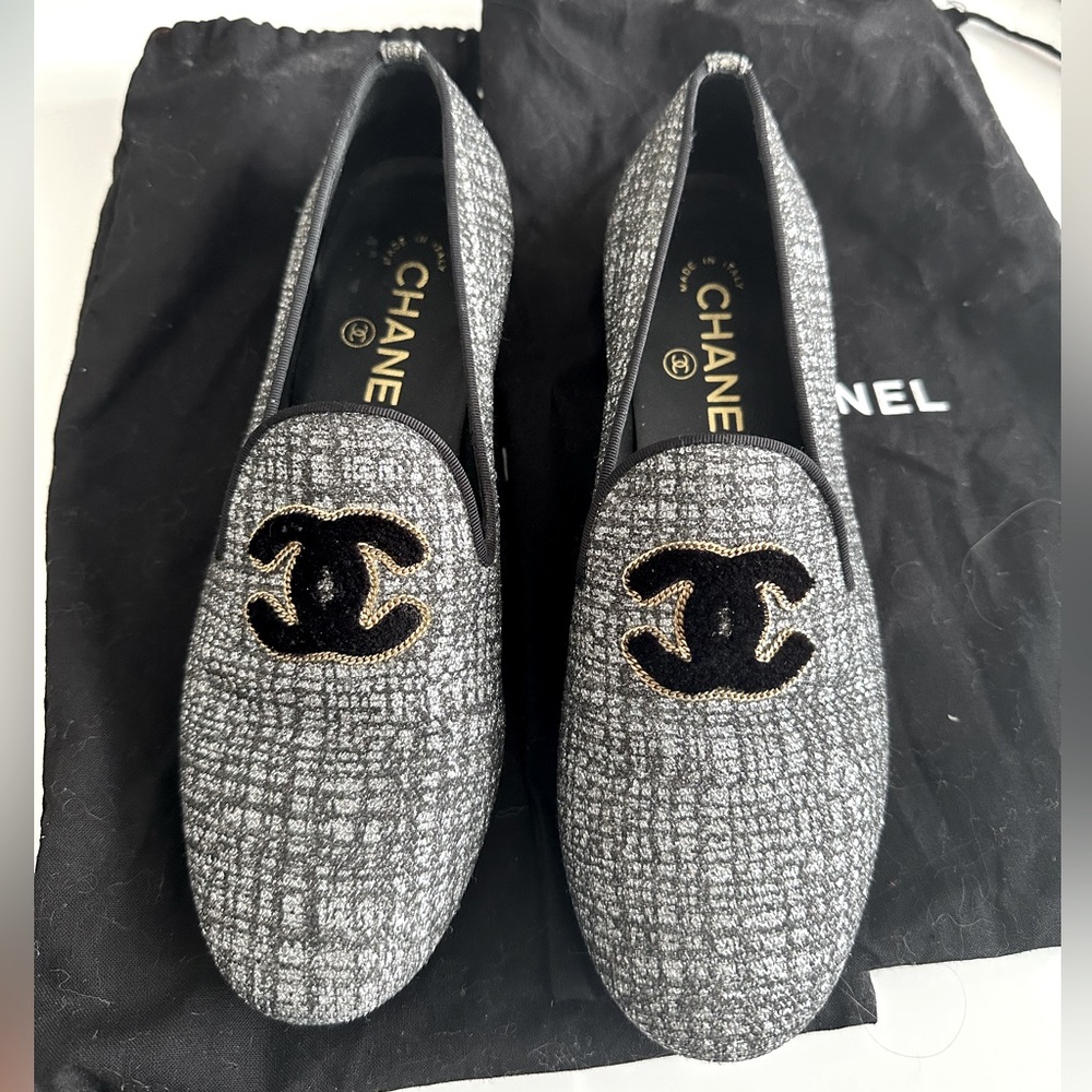 CHANEL loafers/flats